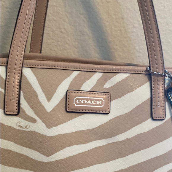 Coach Tan and Cream Tote Bag - Picture 2 of 11